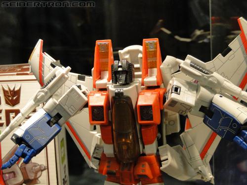 Botcon 2011: Hall of Fame Display Area - Transformers Event: DSC00538