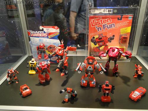 Botcon 2011: Hall of Fame Display Area - Transformers Event: DSC00564