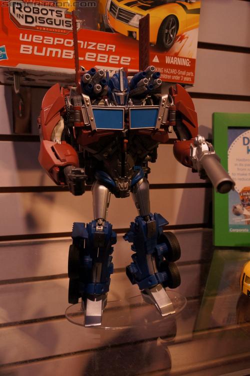 Toy Fair 2012 - Official Transformers Prime Weaponizers Optimus