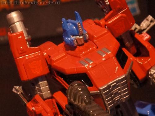 Toy Fair 2012: Transformers Fall of Cybertron - Transformers Event: DSC05163aa
