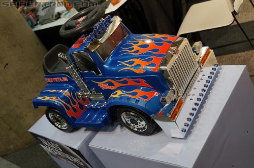 Toy Fair 2012: General Toy Fair 2012 Gallery from Javits Center - Transformers Event: DSC05573
