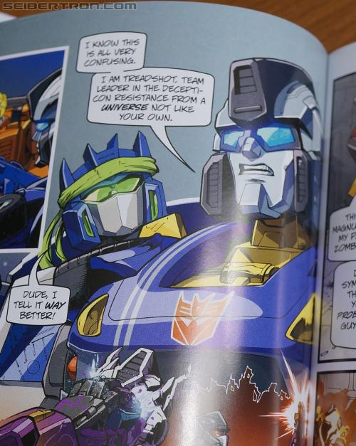 BotCon 2012: Exclusives - Transformers Event: DSC05779a