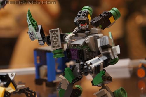 BotCon 2012: Transformers Kre-o product display - Transformers Event: DSC06374