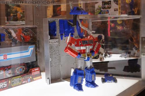 BotCon 2012: Masterpiece Optimus Prime - Transformers Event: DSC06613