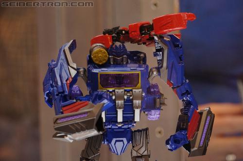 BotCon 2012: Transformers Generation "Fall of Cybertron" product display #2 - Transformers Event: DSC06637
