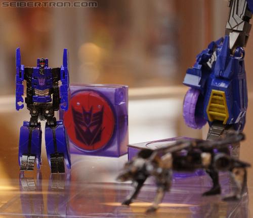 BotCon 2012: Transformers Generation "Fall of Cybertron" product display #2 - Transformers Event: DSC06985