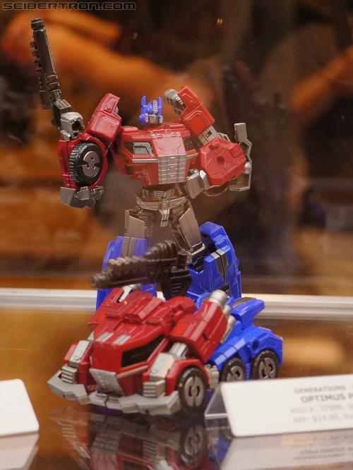 BotCon 2012: Transformers Generation "Fall of Cybertron" product display #2 - Transformers Event: DSC06988a