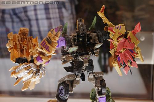 BotCon 2012: SDCC Bruticus - Transformers Event: DSC06684