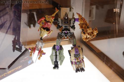 BotCon 2012: SDCC Bruticus - Transformers Event: DSC06975
