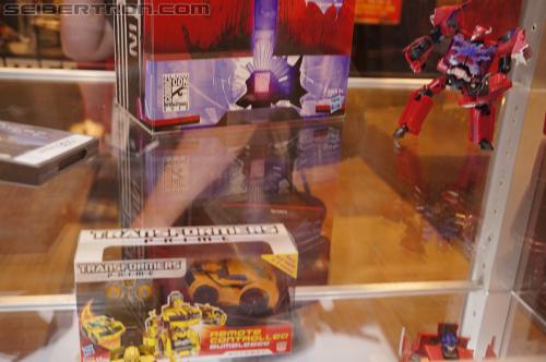 BotCon 2012 - SDCC Cliffjumper "Rust In Peace" exclusive