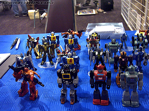 BotCon 2004: Fan Creative Pieces - Transformers Event: More repaints done by the people from custommasters.com