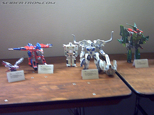 BotCon 2004: Fan Creative Pieces - Transformers Event: Art room display (kitbashes)
