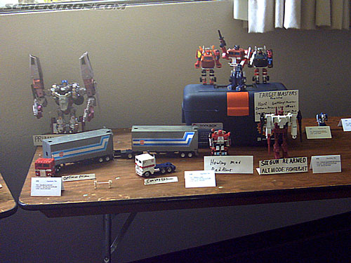 BotCon 2004: Fan Creative Pieces - Transformers Event: Art room display (kitbashes)