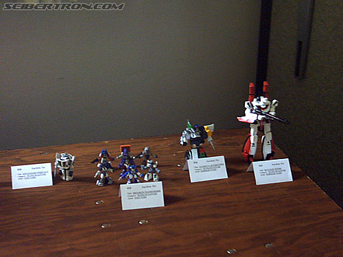 BotCon 2004: Fan Creative Pieces - Transformers Event: Art room display (kitbashes)