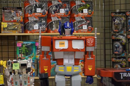 BotCon 2012: Dealer Room gallery - Transformers Event: DSC06472