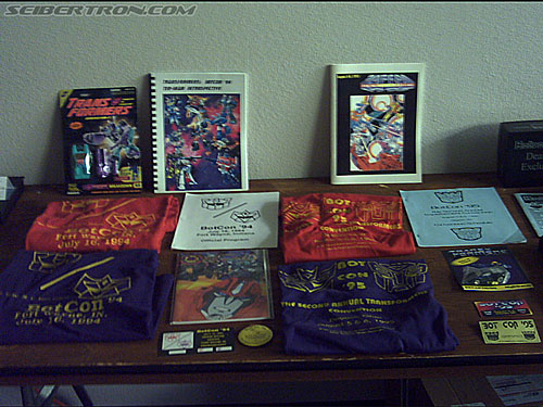 BotCon 2004: Fans and Miscellaneous Pics - Transformers Event: BotCon Stand in the Art room