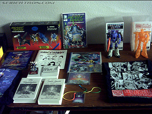 BotCon 2004: Fans and Miscellaneous Pics - Transformers Event: BotCon Stand in the Art room