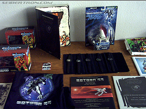 BotCon 2004: Fans and Miscellaneous Pics - Transformers Event: BotCon Stand in the Art room