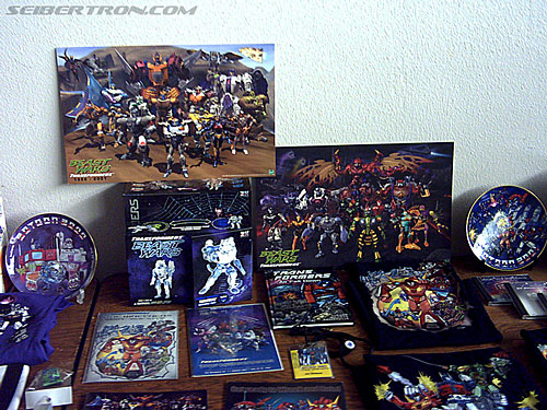 BotCon 2004: Fans and Miscellaneous Pics - Transformers Event: BotCon Stand in the Art room