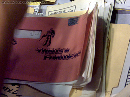 BotCon 2004: Fans and Miscellaneous Pics - Transformers Event: My holy grail moment! The original folder with the Season two design sheets! Part of the Transformers (season 2) bible! I think I dropped a tear or two here
