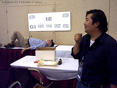 BotCon 2004: Fans and Miscellaneous Pics - Transformers Event: Tadao making a fake announcement, while Wally Burr,...erm... takes a break