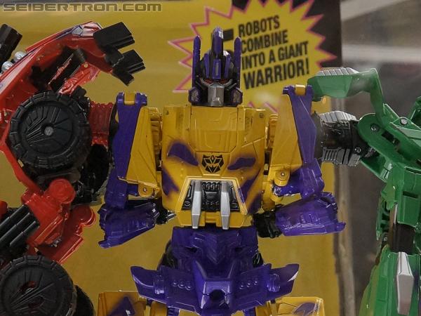 SDCC 2012: Transformers G2 Bruticus - Transformers Event: DSC02119aa