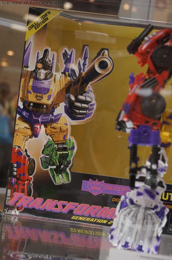 SDCC 2012: Transformers G2 Bruticus - Transformers Event: DSC02122