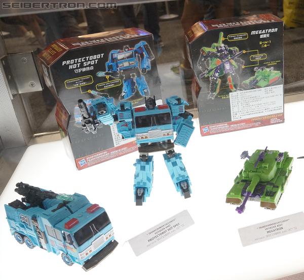 SDCC 2012: Transformers Generations China Imports - Transformers Event: DSC02049a