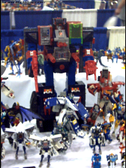 BotCon 2004: Transformers Figures - Transformers Event: Table of Fame display