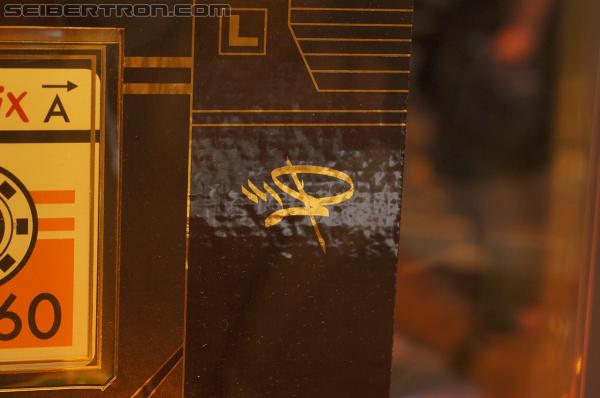 SDCC 2012: Linkin Park SOUNDWAVE exclusive set - Transformers Event: DSC02292