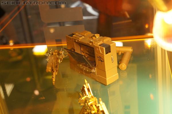 SDCC 2012: Linkin Park SOUNDWAVE exclusive set - Transformers Event: DSC02297