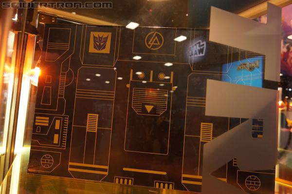 SDCC 2012: Linkin Park SOUNDWAVE exclusive set - Transformers Event: DSC02305