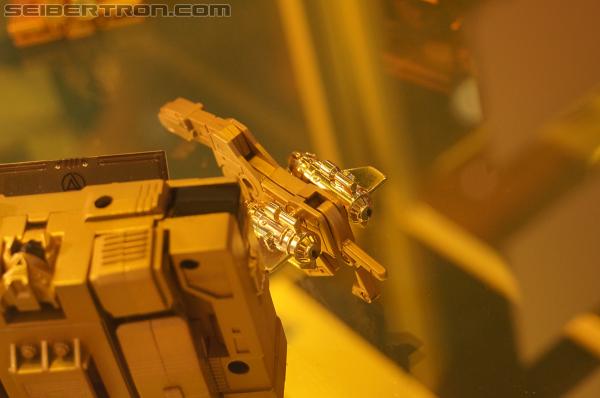 SDCC 2012: Linkin Park SOUNDWAVE exclusive set - Transformers Event: DSC02310