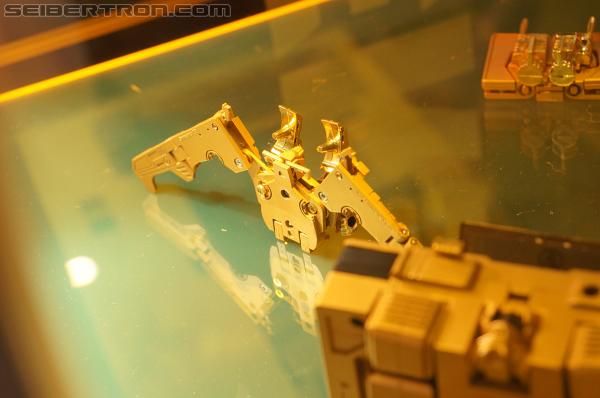 SDCC 2012: Linkin Park SOUNDWAVE exclusive set - Transformers Event: DSC02311