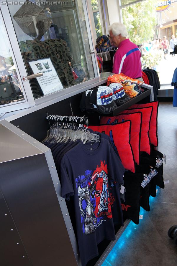 Universal Studios Hollywood - Transformers The Ride 3D: Transformers The Ride 3D - Supply Vault Store - Transformers Event: DSC03734