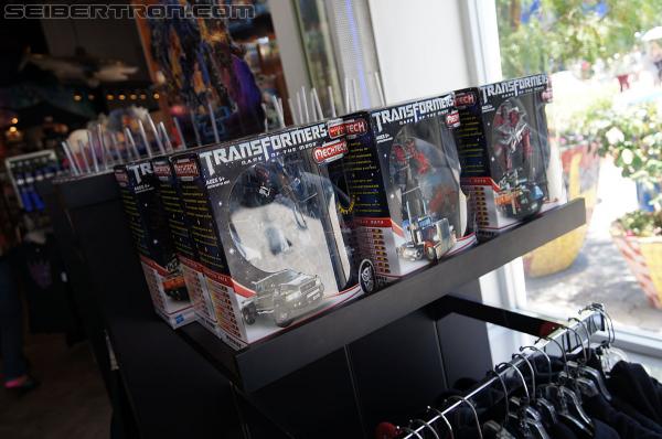 Universal Studios Hollywood - Transformers The Ride 3D: Transformers The Ride 3D - Supply Vault Store - Transformers Event: DSC03743