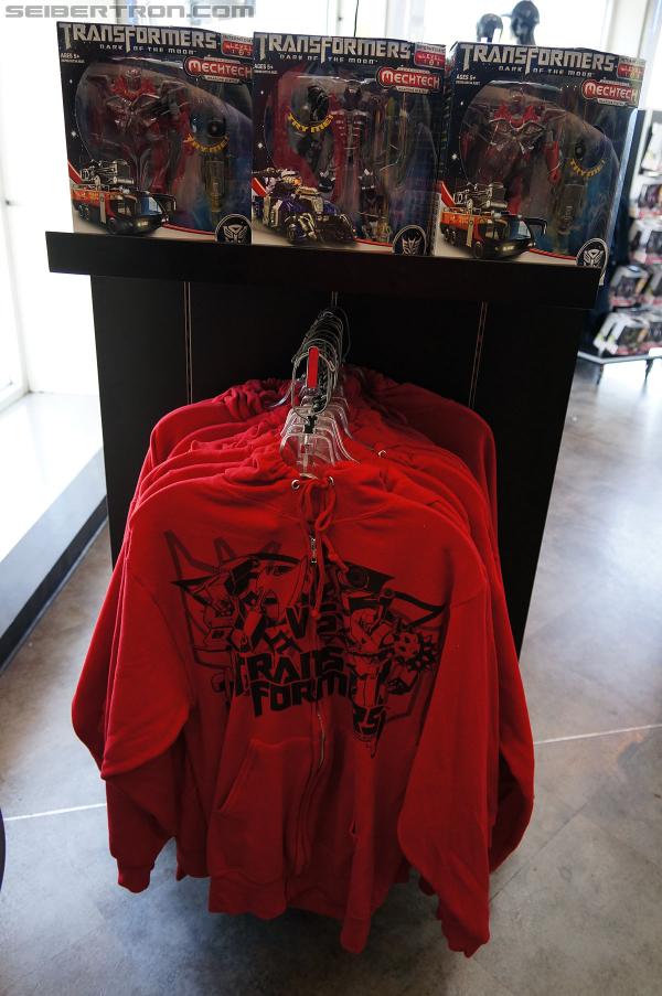 Universal Studios Hollywood - Transformers The Ride 3D: Transformers The Ride 3D - Supply Vault Store - Transformers Event: DSC03752