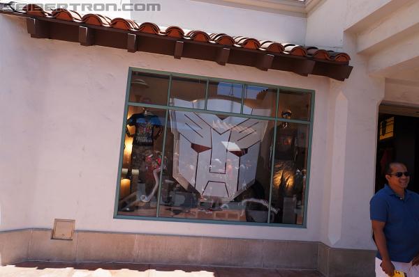 Universal Studios Hollywood - Transformers The Ride 3D: Transformers The Ride 3D - Supply Vault Store - Transformers Event: DSC03795