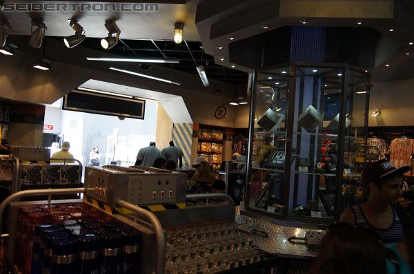 Universal Studios Hollywood - Transformers The Ride 3D: Transformers The Ride 3D - Supply Vault Store - Transformers Event: DSC03903