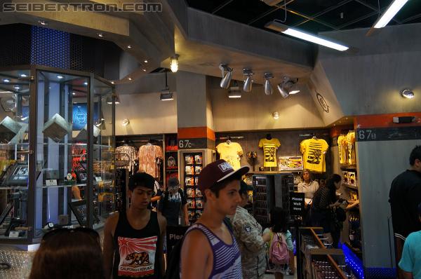 Universal Studios Hollywood - Transformers The Ride 3D: Transformers The Ride 3D - Supply Vault Store - Transformers Event: DSC03904