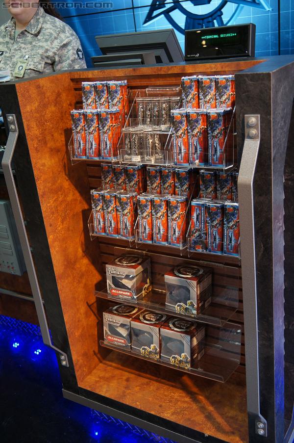 Universal Studios Hollywood - Transformers The Ride 3D: Transformers The Ride 3D - Supply Vault Store - Transformers Event: DSC03907