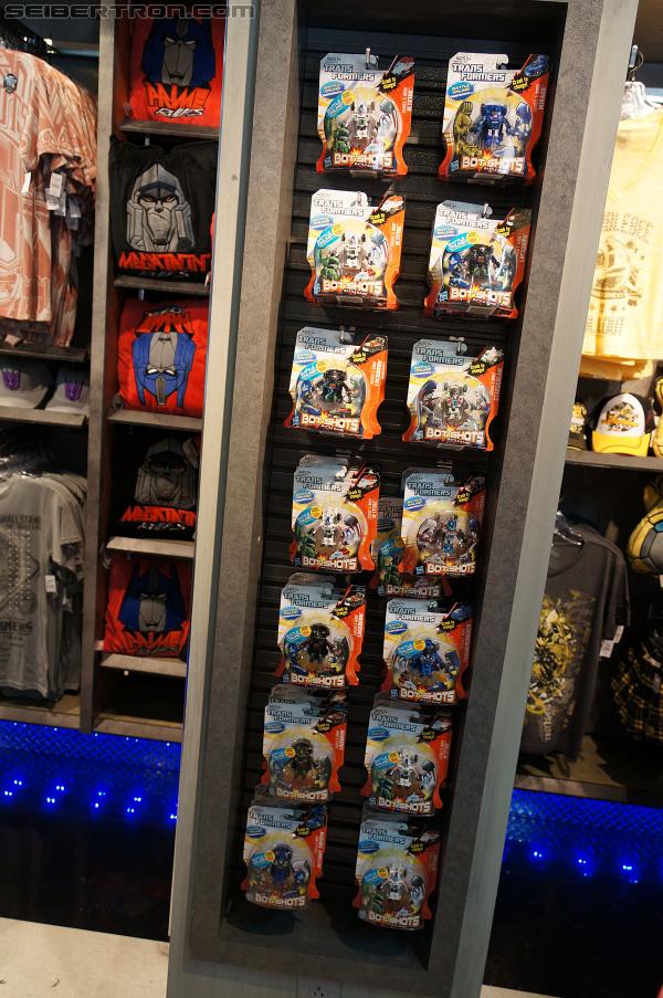 Universal Studios Hollywood - Transformers The Ride 3D: Transformers The Ride 3D - Supply Vault Store - Transformers Event: DSC03915