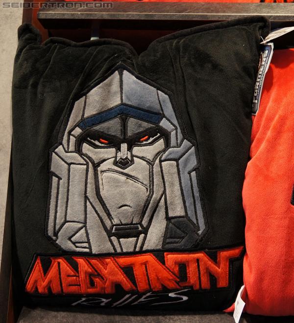 Universal Studios Hollywood - Transformers The Ride 3D: Transformers The Ride 3D - Supply Vault Store - Transformers Event: DSC03919b