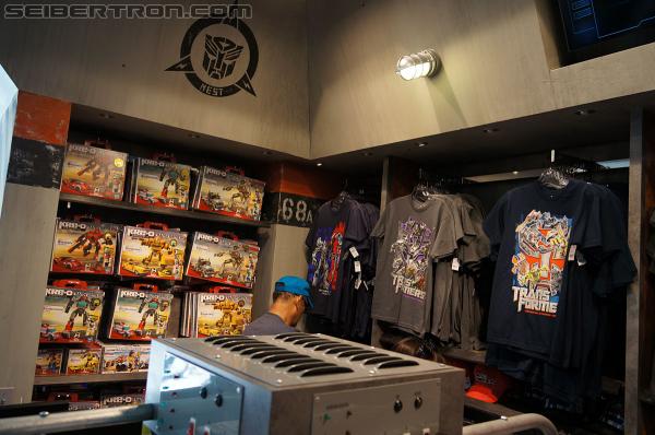 Universal Studios Hollywood - Transformers The Ride 3D: Transformers The Ride 3D - Supply Vault Store - Transformers Event: DSC03927