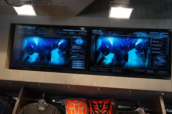 Universal Studios Hollywood - Transformers The Ride 3D: Transformers The Ride 3D - Supply Vault Store - Transformers Event: DSC03928