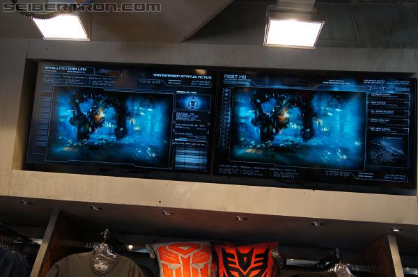 Universal Studios Hollywood - Transformers The Ride 3D: Transformers The Ride 3D - Supply Vault Store - Transformers Event: DSC03929