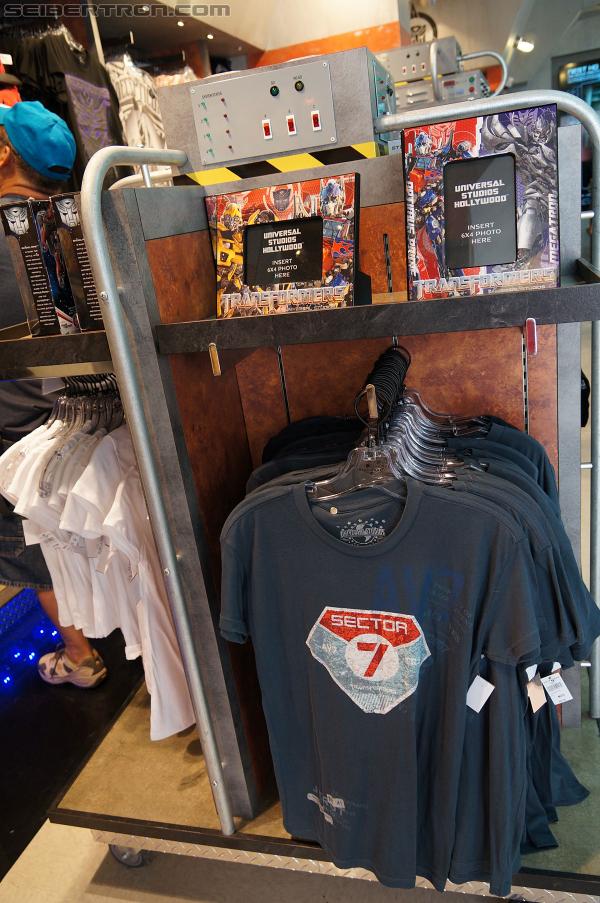 Universal Studios Hollywood - Transformers The Ride 3D: Transformers The Ride 3D - Supply Vault Store - Transformers Event: DSC03935