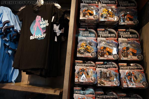 Universal Studios Hollywood - Transformers The Ride 3D: Transformers The Ride 3D - Supply Vault Store - Transformers Event: DSC03945