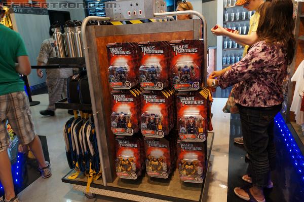 Universal Studios Hollywood - Transformers The Ride 3D: Transformers The Ride 3D - Supply Vault Store - Transformers Event: DSC03950