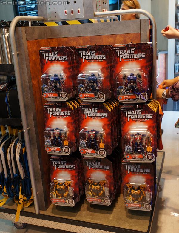Universal Studios Hollywood - Transformers The Ride 3D: Transformers The Ride 3D - Supply Vault Store - Transformers Event: DSC03950a